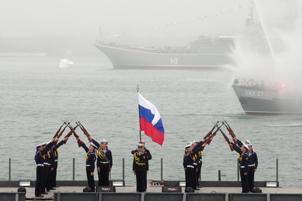 Sáp nhập Crimea: Moscow ủng hộ, Kiev phản ứng ảnh 1